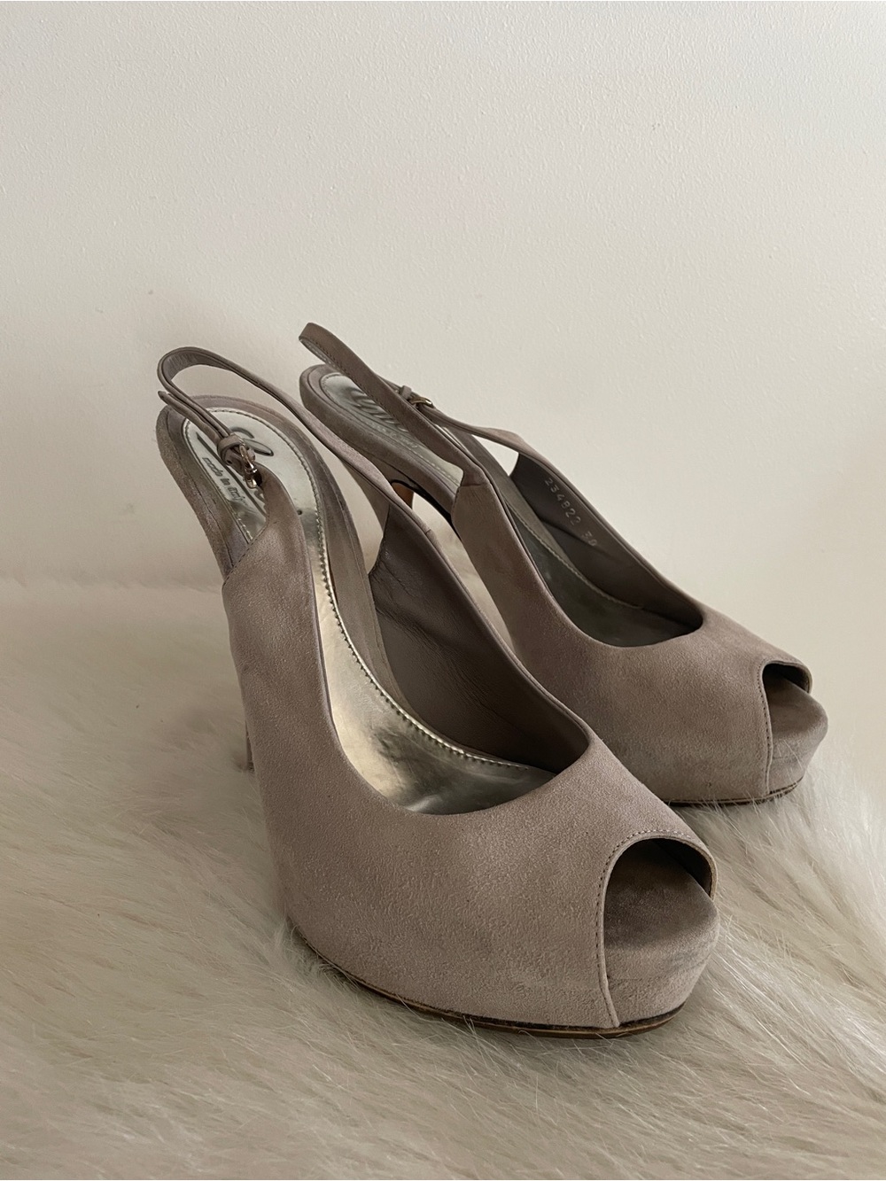 Gucci Sofia Suede Peep Open Toe Slingback Heels Gray 38 Eu